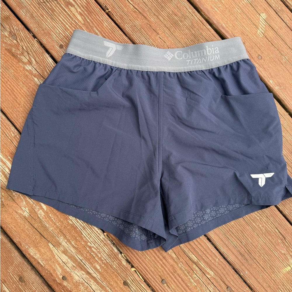 Columbia Women's Titanium Omni Freeze Blue Athletic Shorts Medium